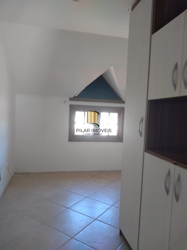 Casa em condomínio fechado  com 94m2, 3 dormitórios no bairro Camaquã.