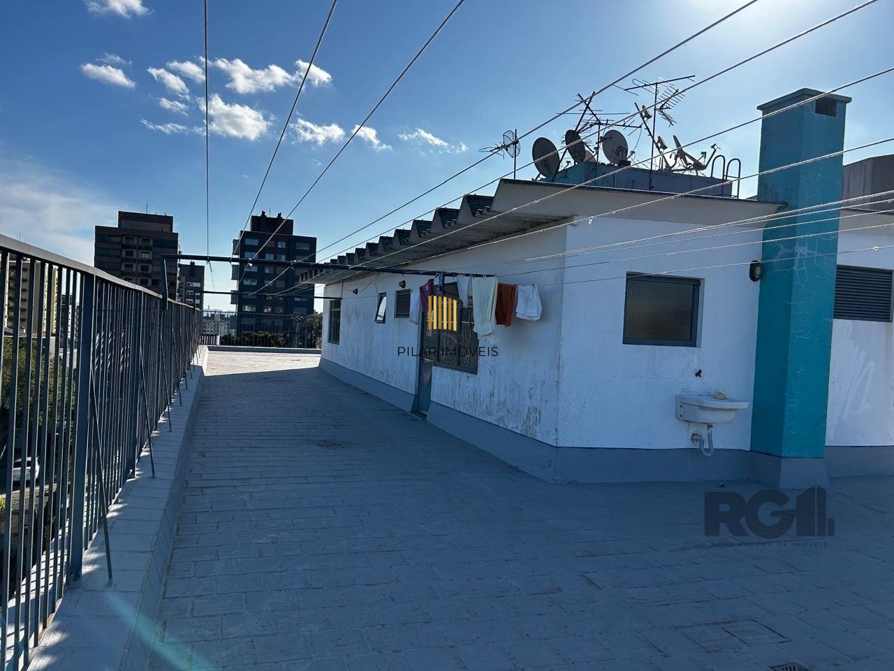 APARTAMENTO JK COM 1 QUARTO E GARAGEM COBERTA NO BAIRRO CAMAQUA PRÓXIMO À OTTO NIEMEYER