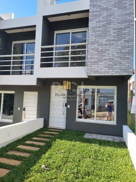 Casa 3 dormitórios no bairro Guarujá