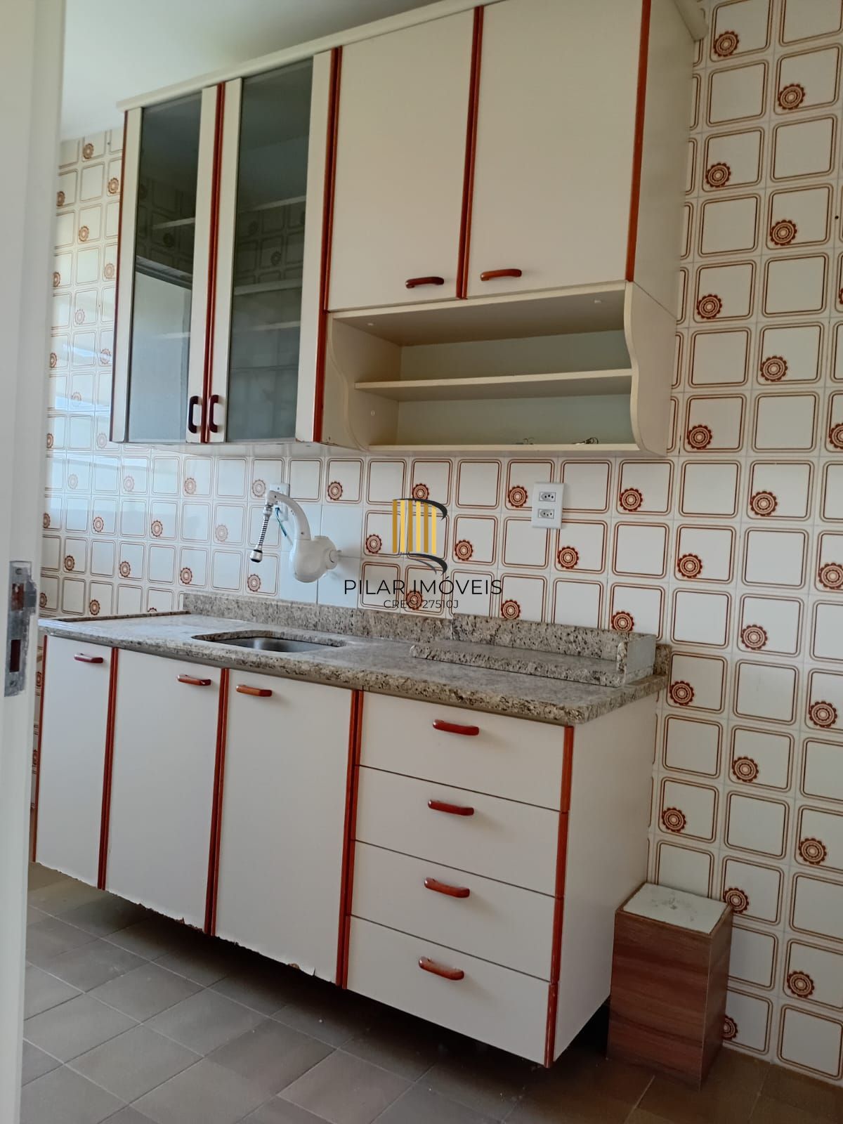 Apartamento de 1 quarto semimobiliado no bairro Tristeza em Porto Alegre.