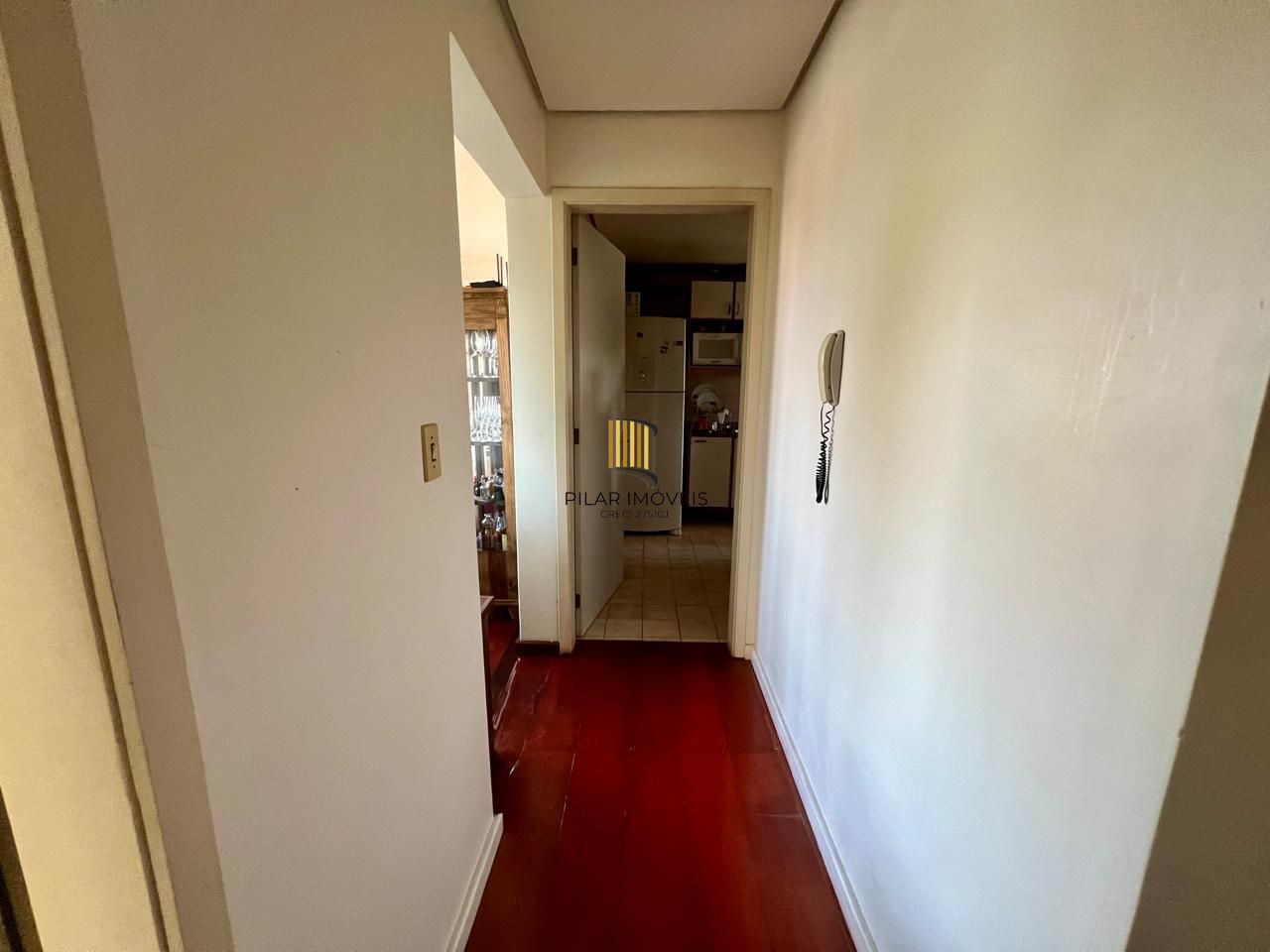 Apartamento 3 dormitorios, 1 suite, 2 vagas de garagem mais dependência de empregada no bairro tristeza.