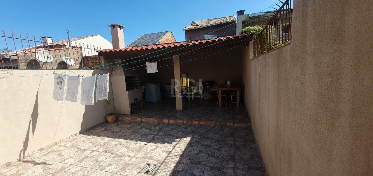 Casa para Venda - 75m², 2 dormitórios, 1 vaga - Hípica
