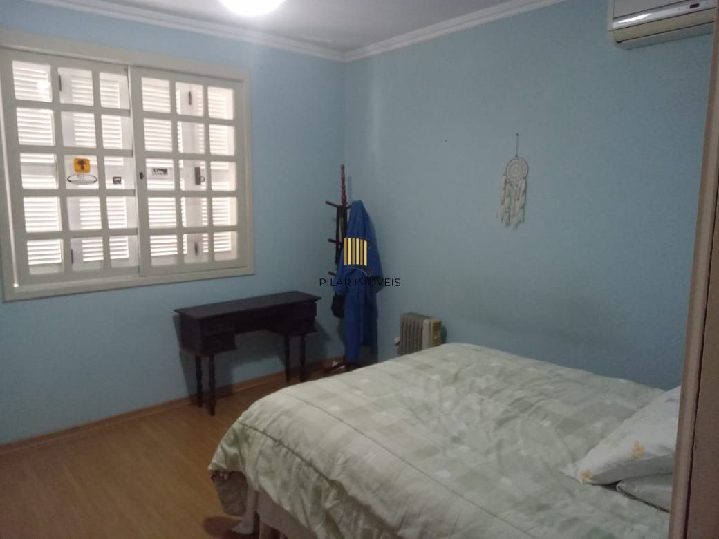 Casa sobrado  Comercial e Residencial de 4 dormitórios e 6 banheiros e 5 vagas de garagem