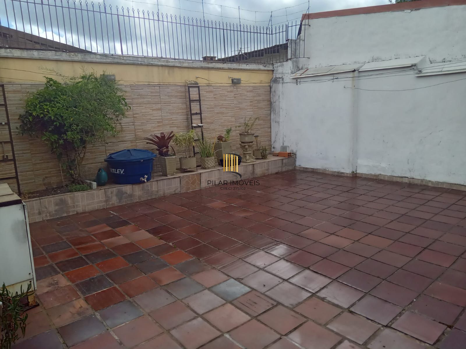 Casa com 3 dormitórios suíte , garagem para 3 carros !