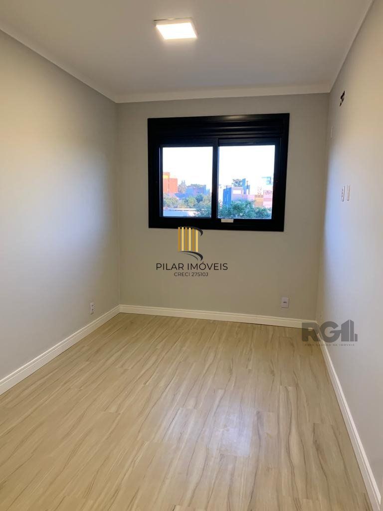 Sobrado triplex no cerntro de Gravataí