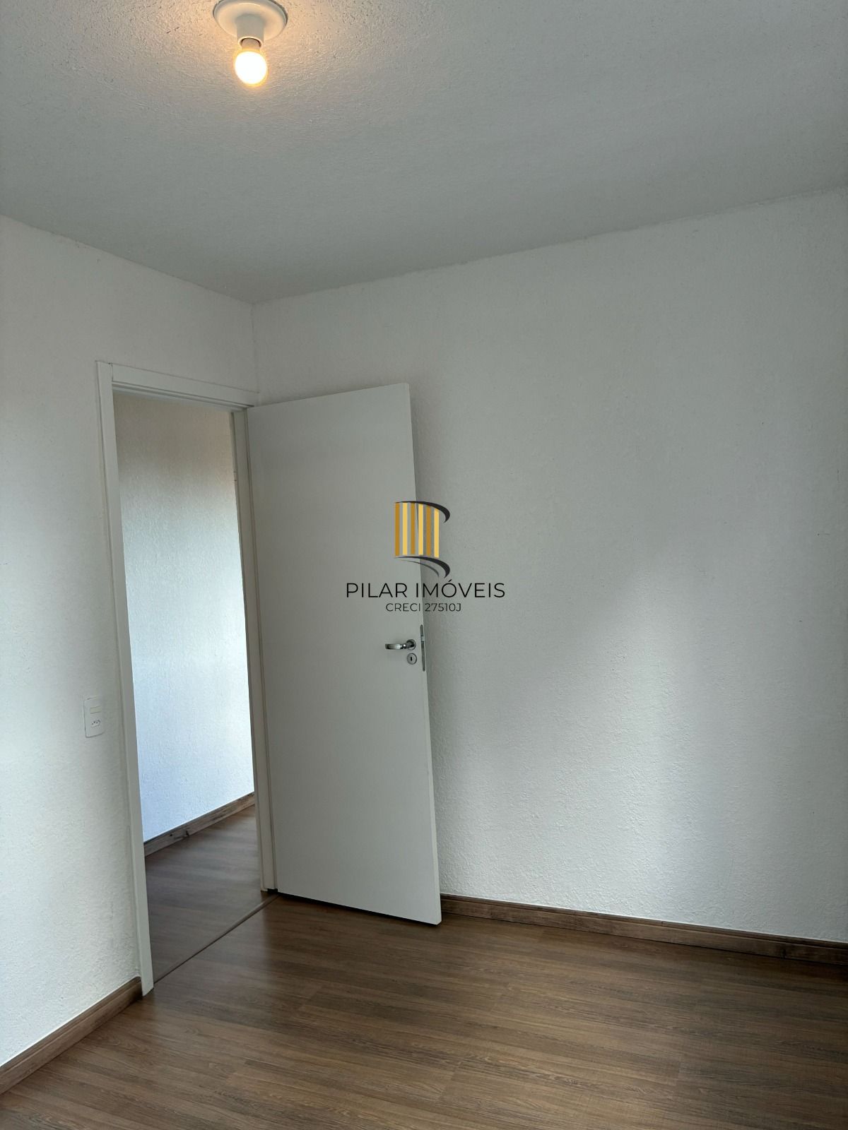 Apartamento com 02 quartos e 01 vaga no Bairro Santa Rosa de Lima em Porto Alegre