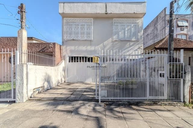 Casa com 04 quartos no Bairro : Partenon em Porto Alegre/RS