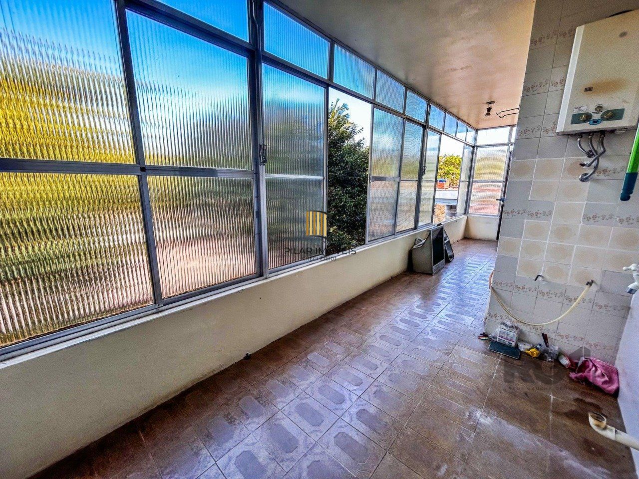 Casa de 3 dormitórios, 1 suíte, garagem fechada, churrasqueira, no bairro Cavalhada Porto Alegre/RS