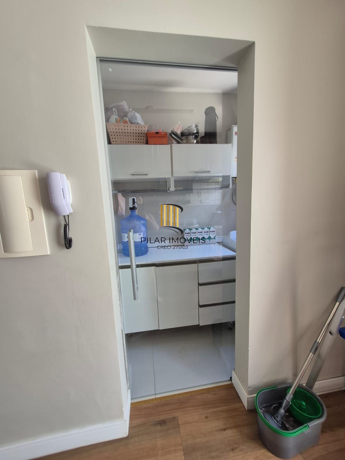 Casa com 02 quartos em Condomínio Fechado no Bairro Vila Nova