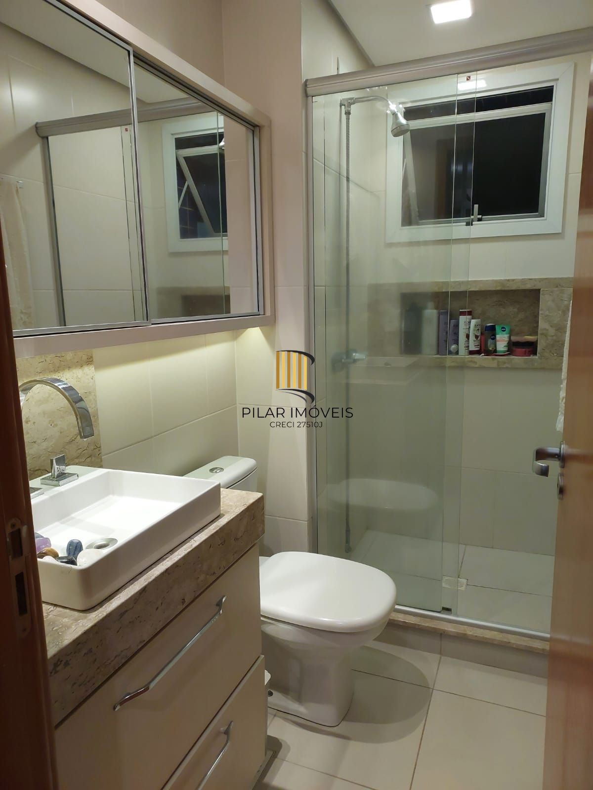 Apartamento com 3 dormitórios, sendo 1 deles suíte, com 02 vagas