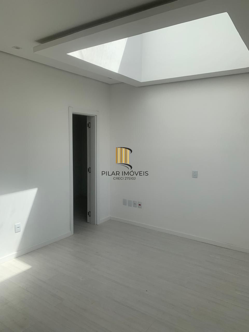 Casa com 3 dormitórios e suíte à Venda no Bairro Medianeira - Porto Alegre/RS