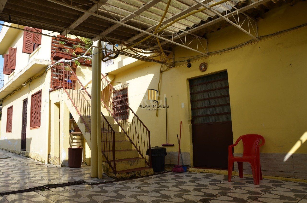 Casa Com 5 dormitórios no Bairro Partenon