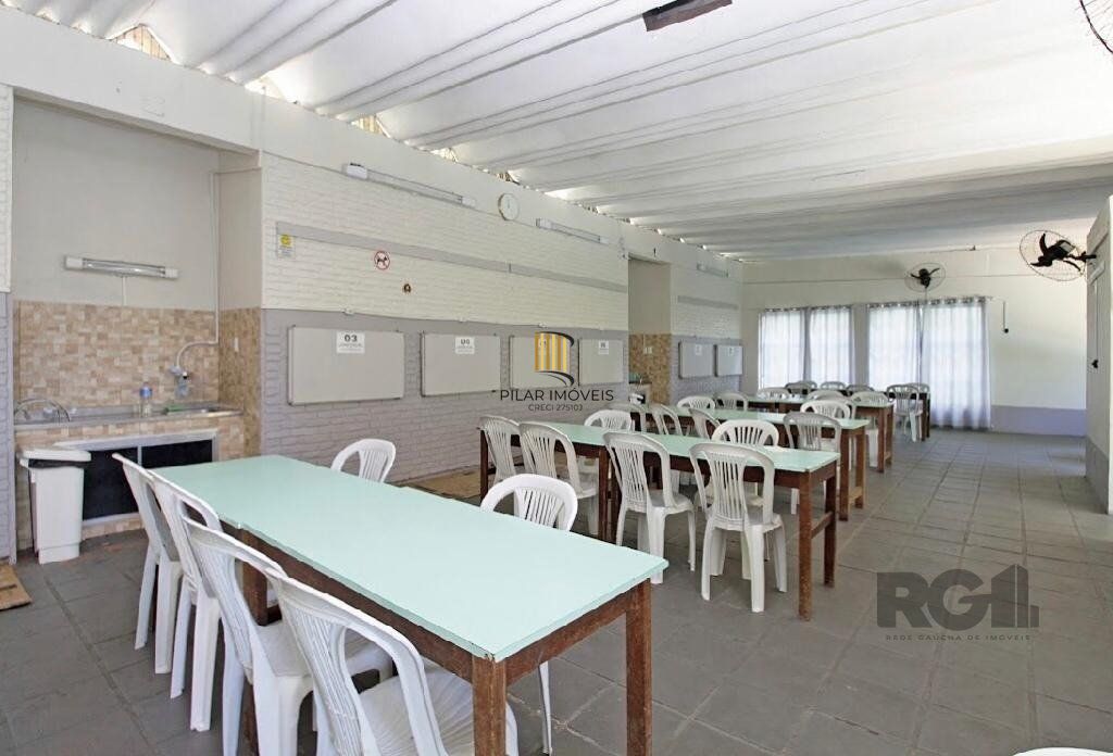 Apartamento 2 dormitórios, vaga de garagem, no bairro Camaquã, Porto Alegre/RS.