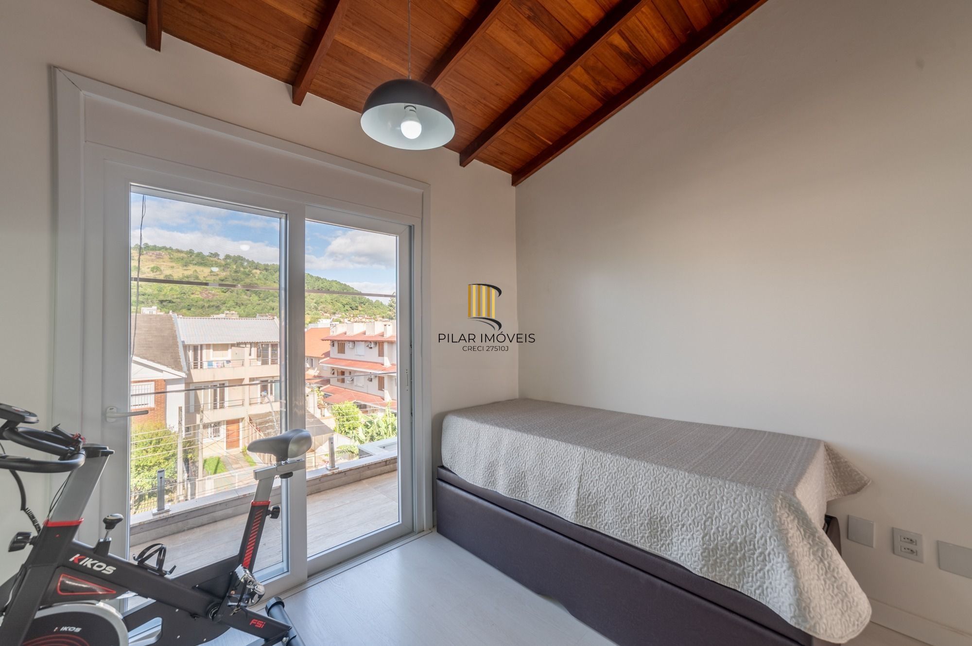 Deslumbrante casa 3 suítes, 4 Banh, 2 vagas cobertas, Guarujá POA RS