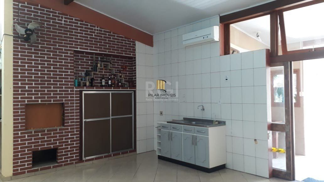 Casa para Venda - 121m², 3 dormitórios, sendo 1 suites, 2 vagas - Restinga