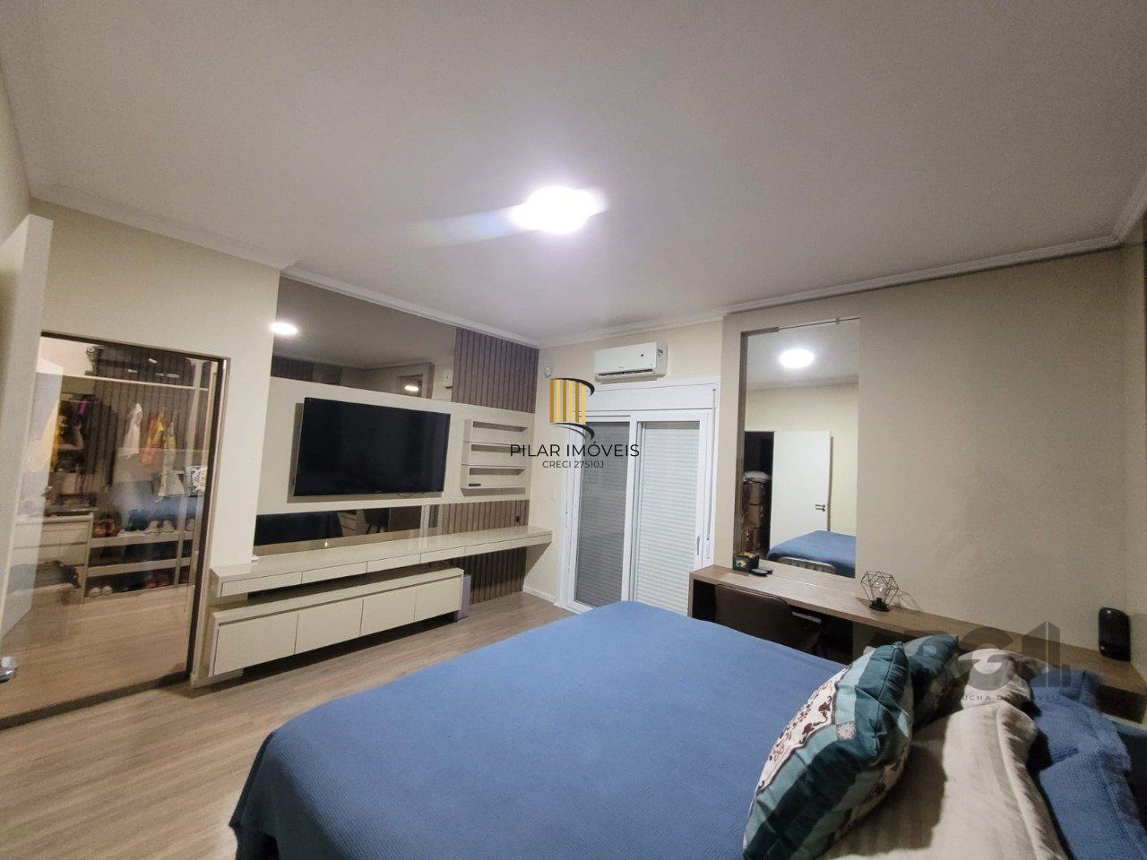 Casa com 3 quartos, 1 suíte, churrasqueira, lareira, 2 vagas de garagem, no bairro Hípica, Porto Alegre/RS
