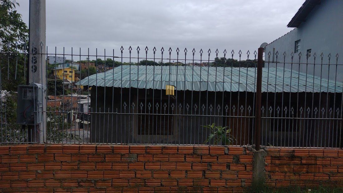 Casa de dois dormitórios localizada no Bairro Nonoai