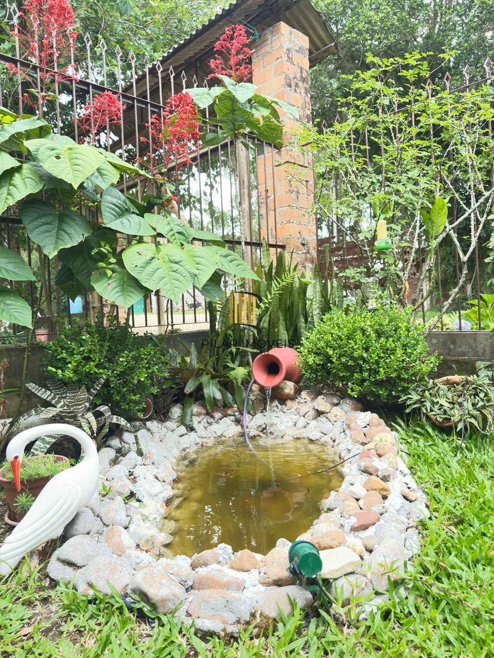Casa de alvenaria toda reformada e mobiliada no bairro Lami