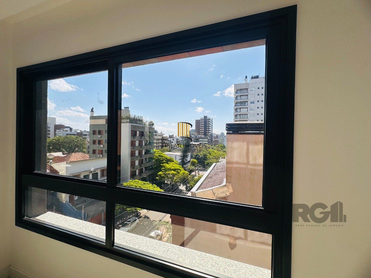Apartamento para Venda - 130.07m², 3 dormitórios, sendo 3 suites, 3 vagas - Petrópolis
