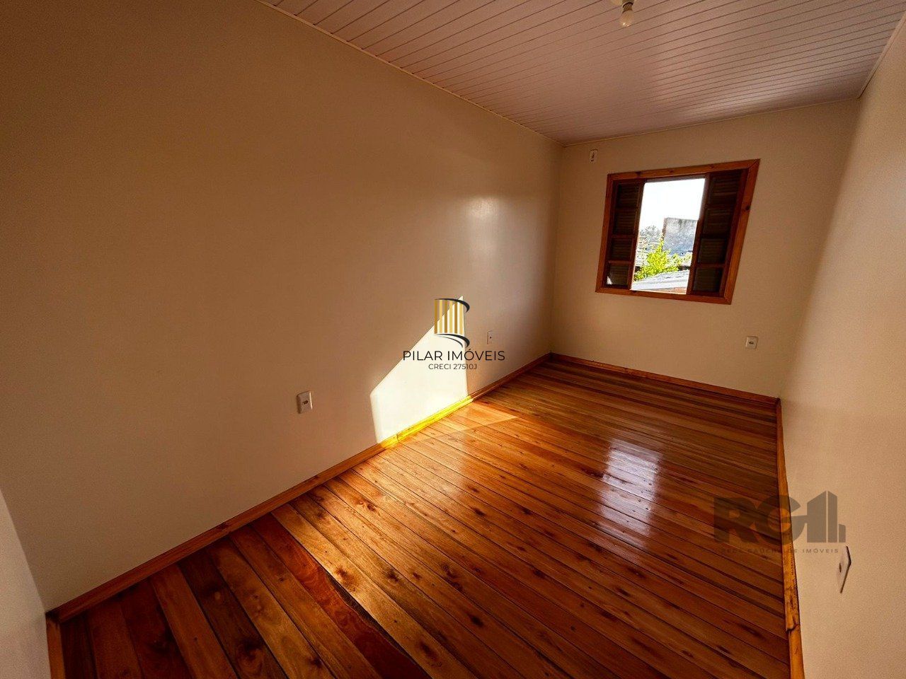 Casa para Venda - 120m², 5 dormitórios, 2 vagas - Hípica, Porto Alegre