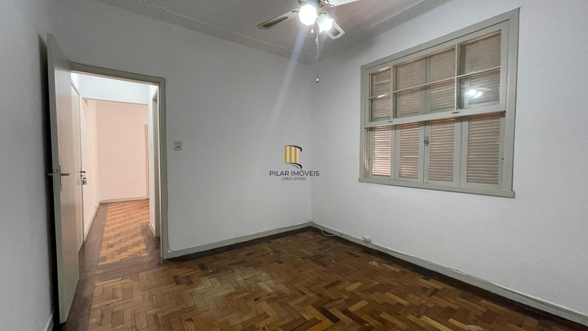 Apartamento na Ramiro Barcelos, com 1 dormitório