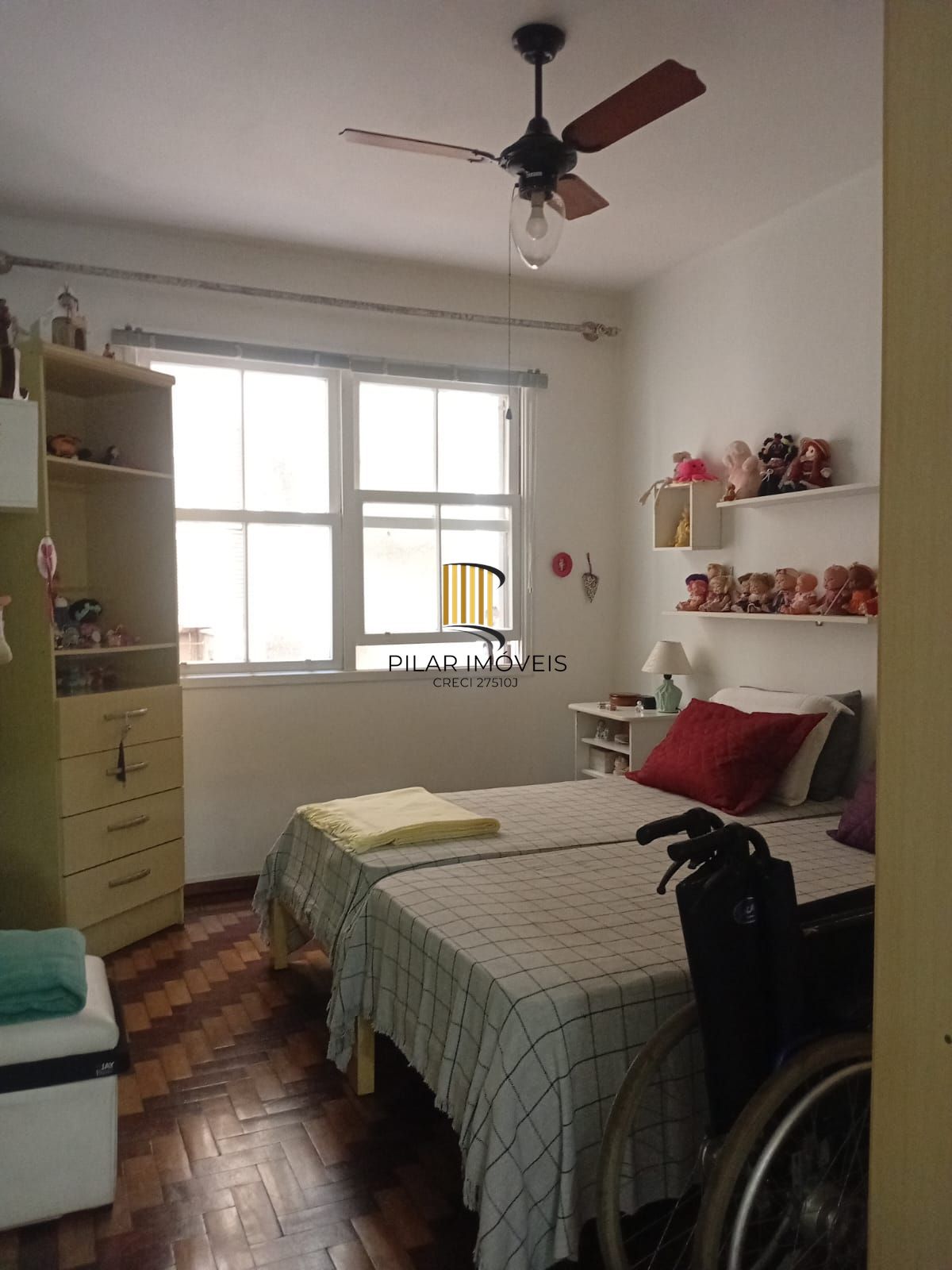 Apartamento  3 dormitórios, frente, sacada no bairro Santana, POA/RS