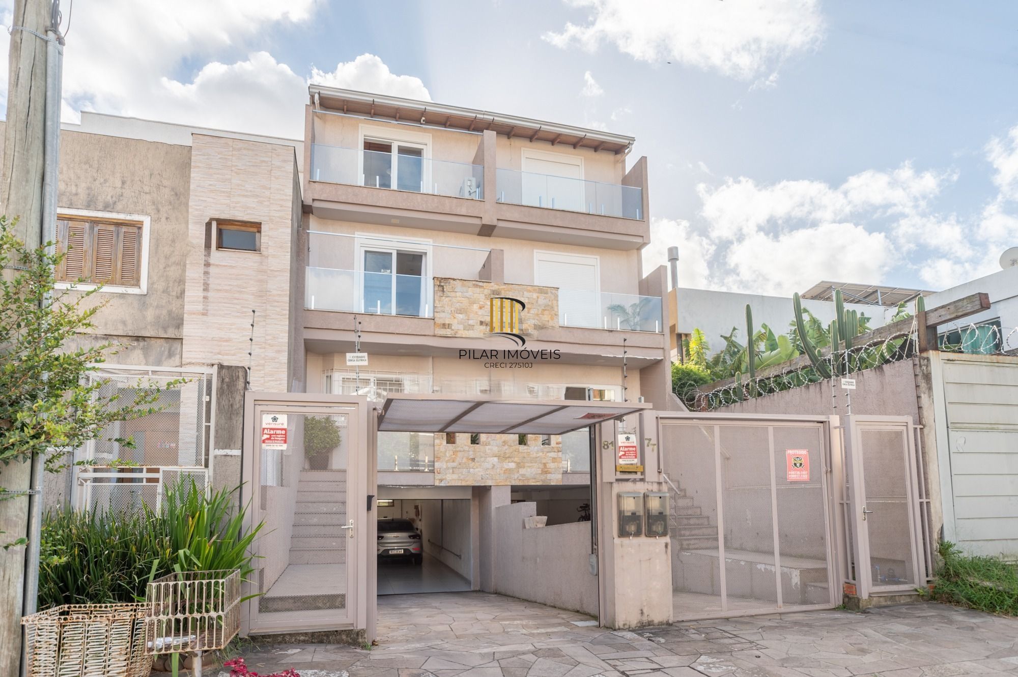 Deslumbrante casa 3 suítes, 4 Banh, 2 vagas cobertas, Guarujá POA RS