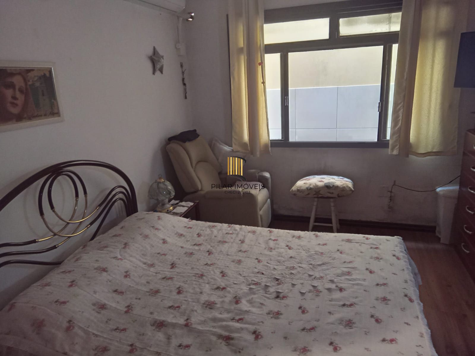 Casa com 3 dormitórios suíte , garagem para 3 carros !