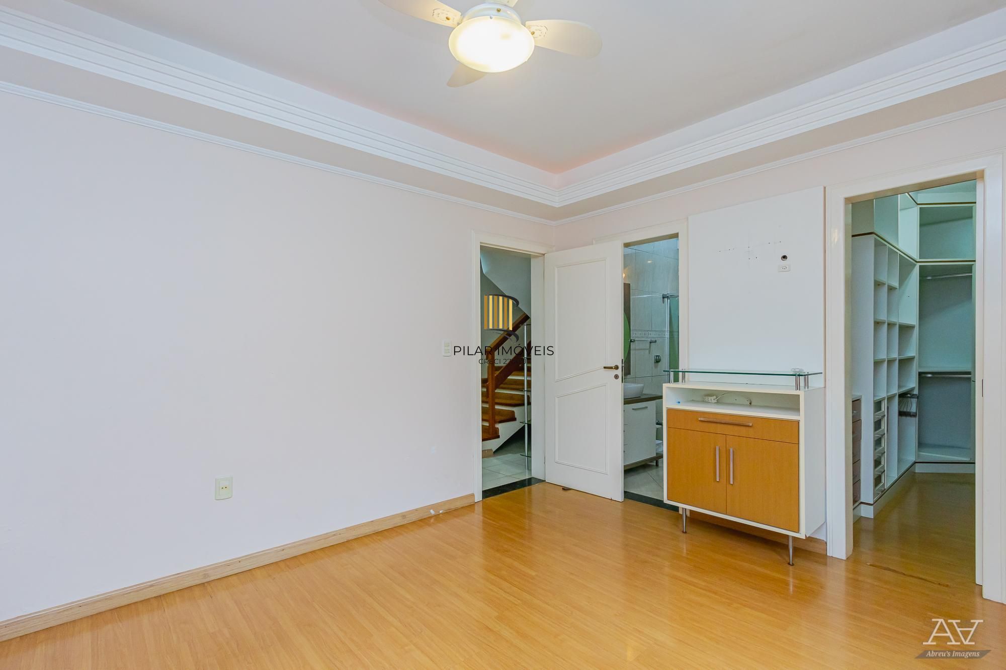 Linda Casa com 3 suítes no Santa Fé