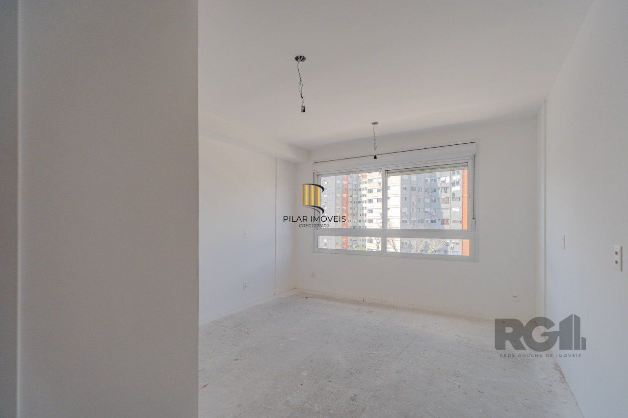 Apartamento com 01 quarto e 01 vaga no Bairro Partenon