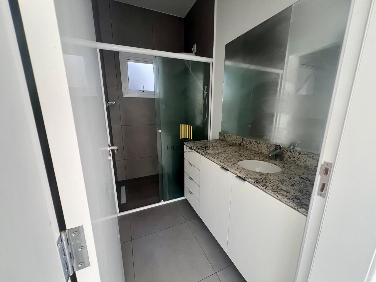 Apartamento 3 dormitórios, sacada em 107m2 no bairro Menino Deus