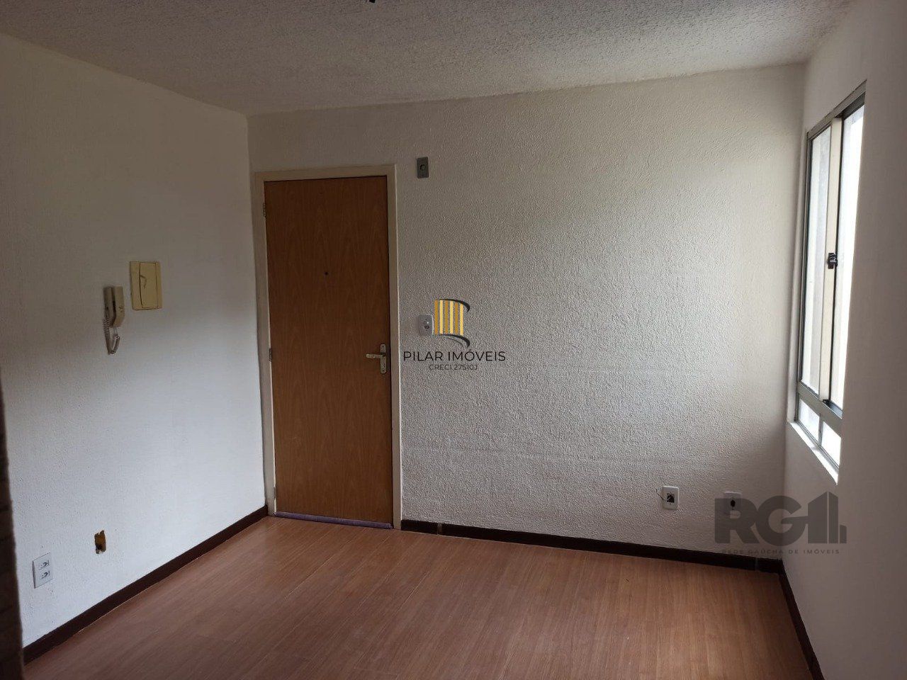 Oportunidade !!! Lindo Apartamento 02 Dormitórios reformado e com vaga.