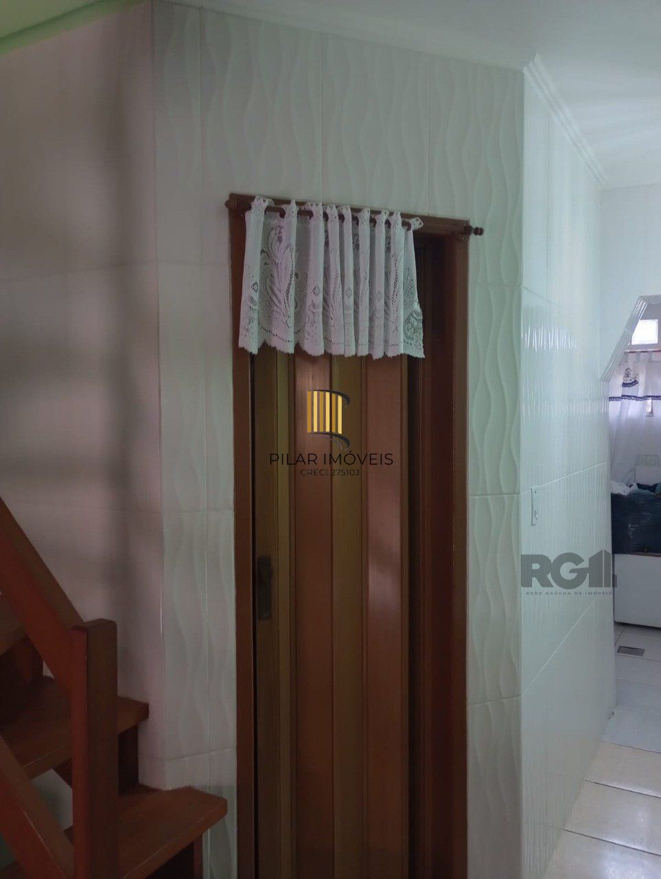 Sobrado para Venda - 36m², 2 dormitórios, 1 vaga - Guarujá, Porto Alegre