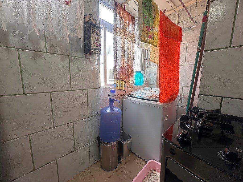 Apartamento a venda, dois dormitórios mobiliado no bairro Cristal.