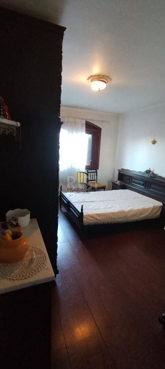 Casa de 4 dormitórios no bairro Parque Santa Fé