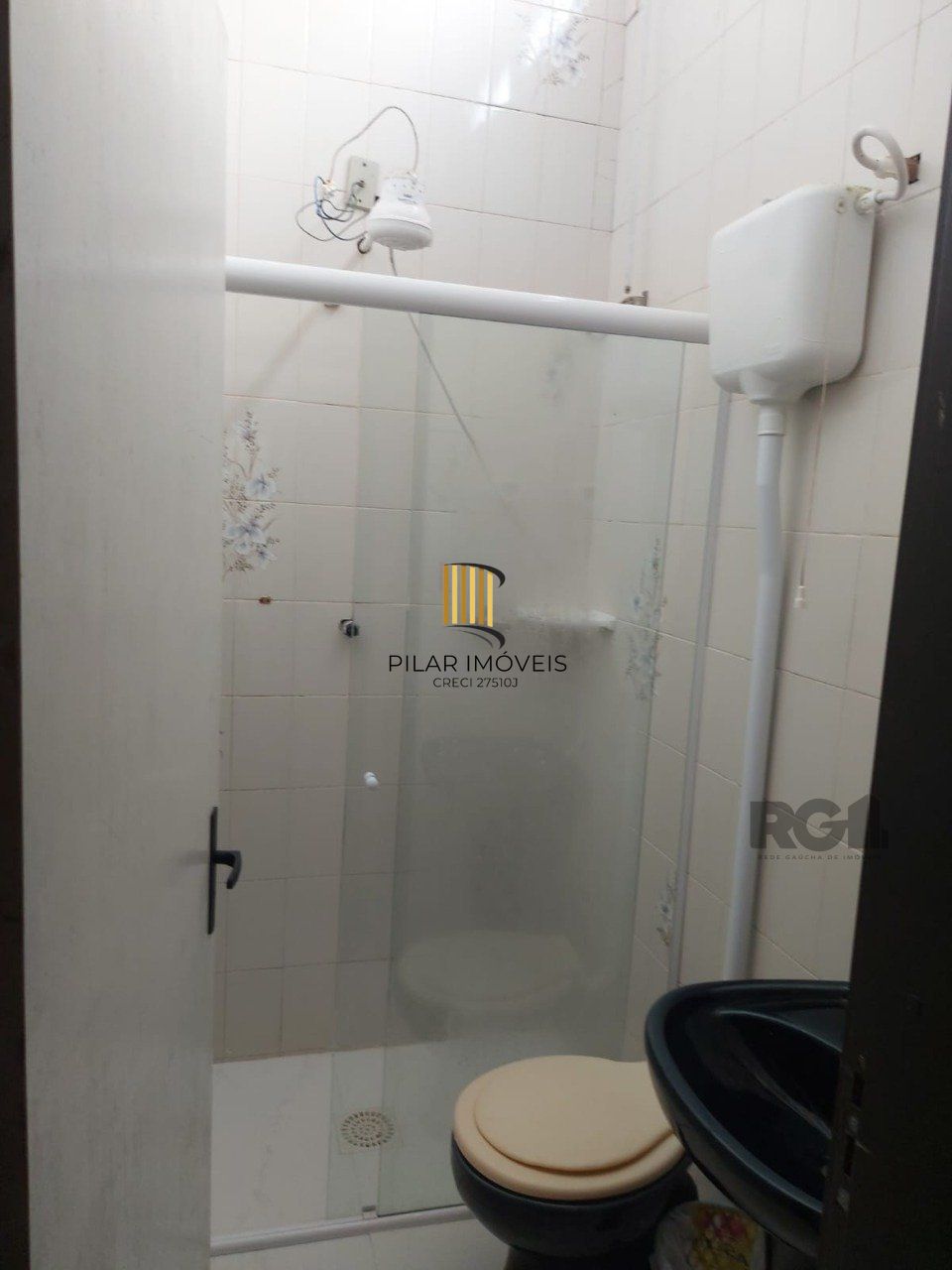 EXCELENTE CASA COM CINCO QUARTOS EM DOIS TERRENOS ESCRITURADOS À BEIRA MAR EM MARILUZ/IMBÉ