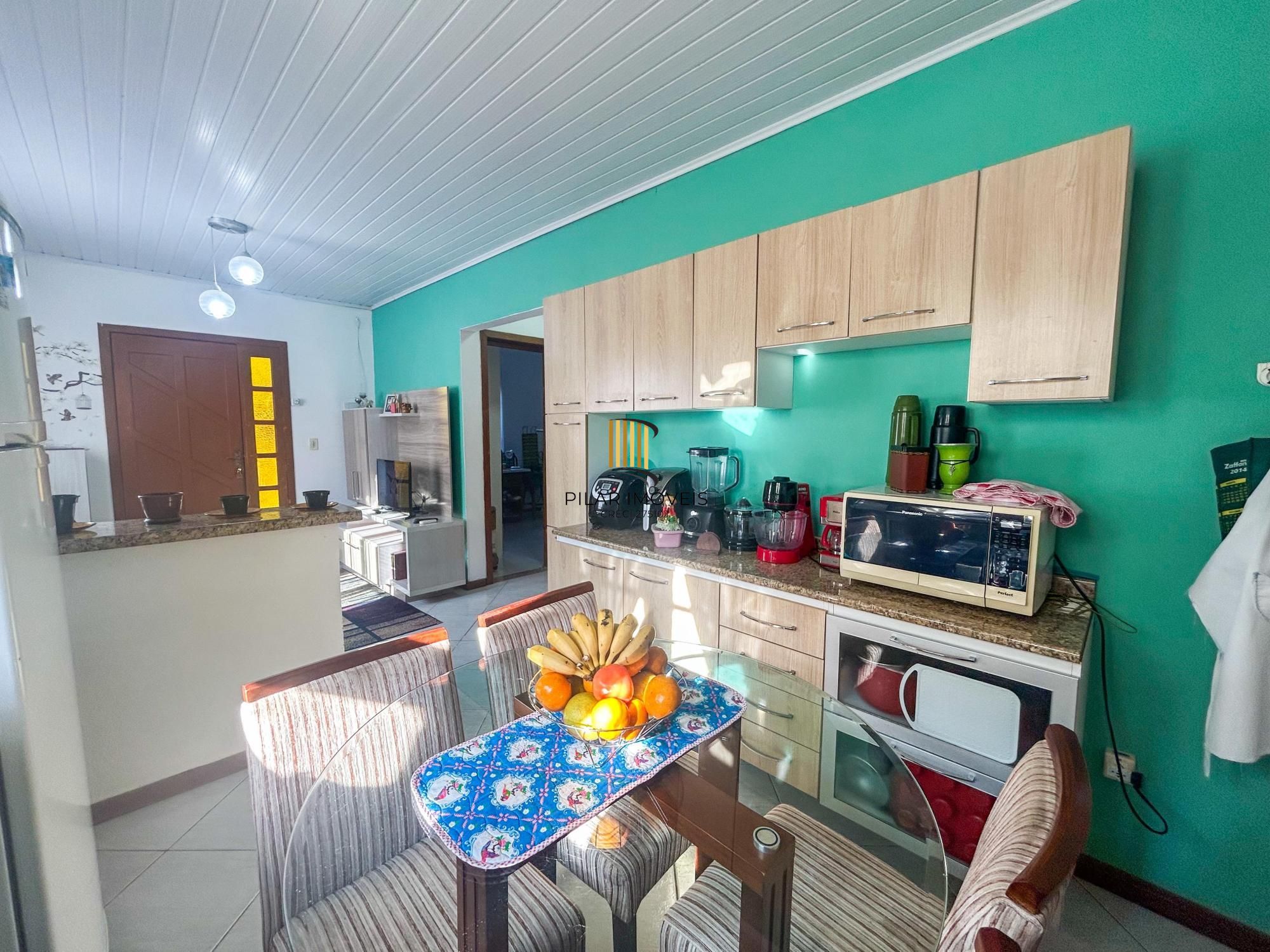 Casa 02 dormitórios e demais peças, amplo terreno plano com 300m².