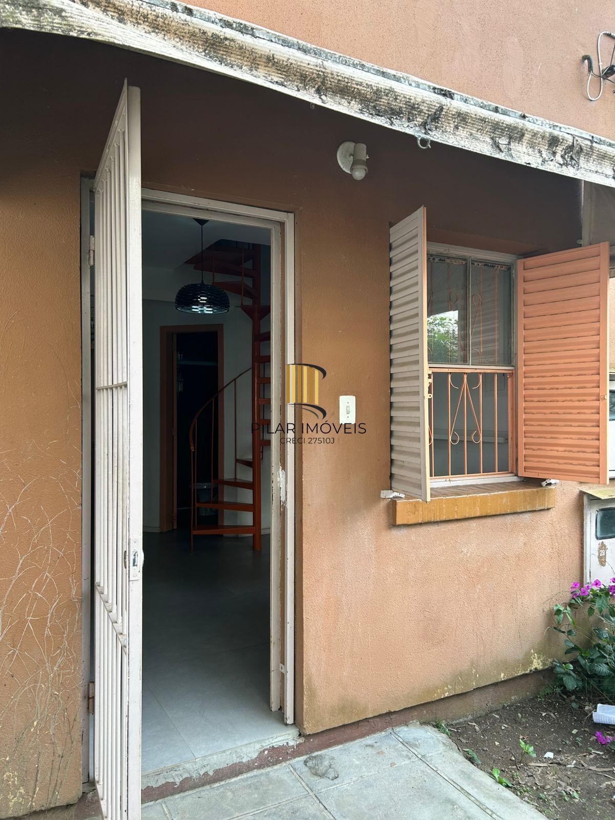 Casa 2 dormitórios no bairro Guarujá