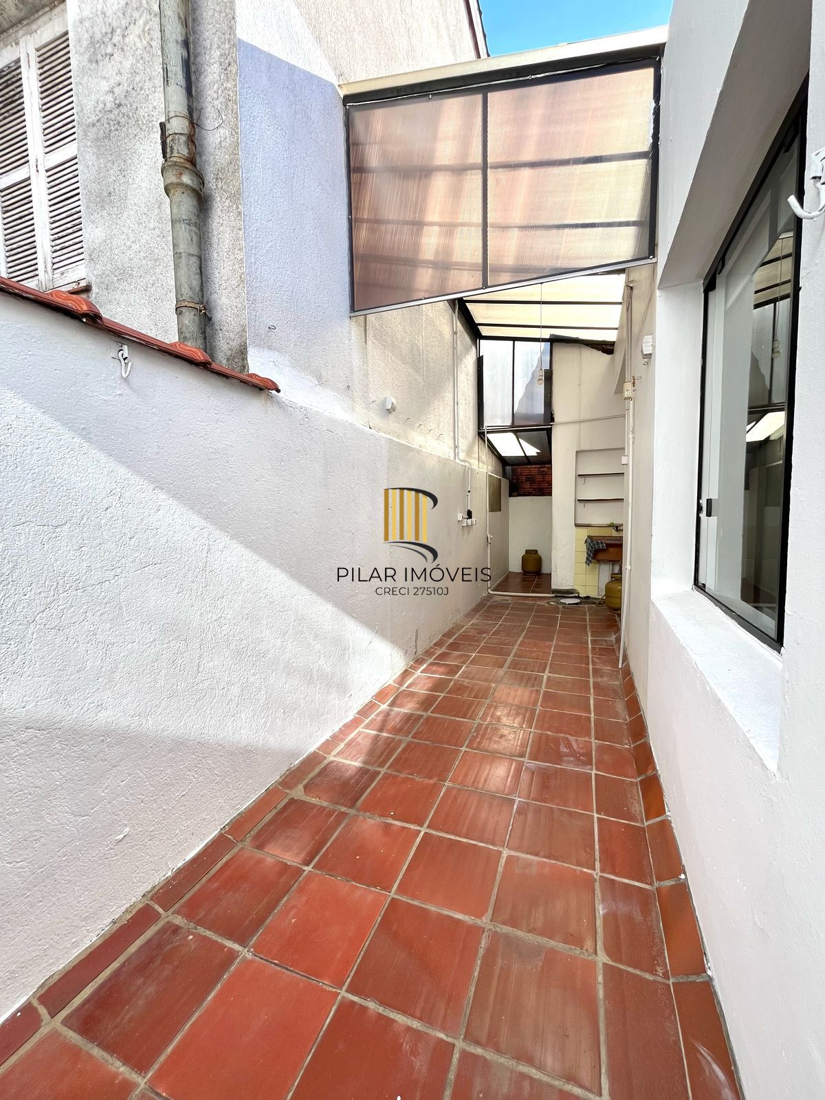 Apartamento 2 Dormitórios com Sacada e Pátio - Excelente Localização