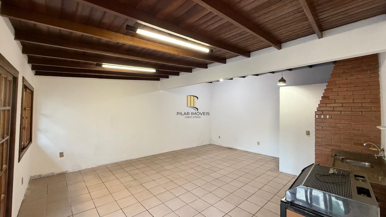 CASA 3 DORMITÓRIOS 4 BANHEIROS 4 VAGAS 1 SUÍTE, PÁTIO NO BAIRRO MEDIANEIRA PORTO ALEGRE/RS