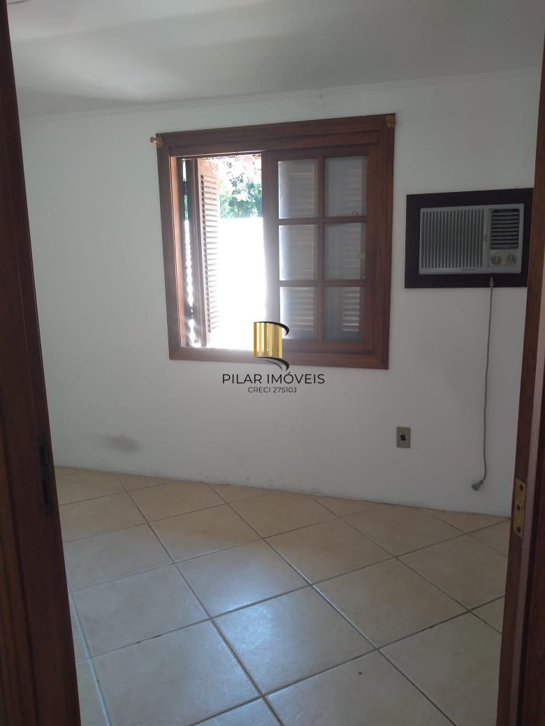 Casa em condomínio fechado  com 94m2, 3 dormitórios no bairro Camaquã.