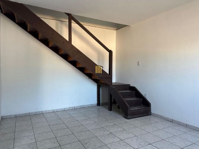 Sobrado de 2 dormitórios ambos suíte! a poucos metros do centro do bairro.