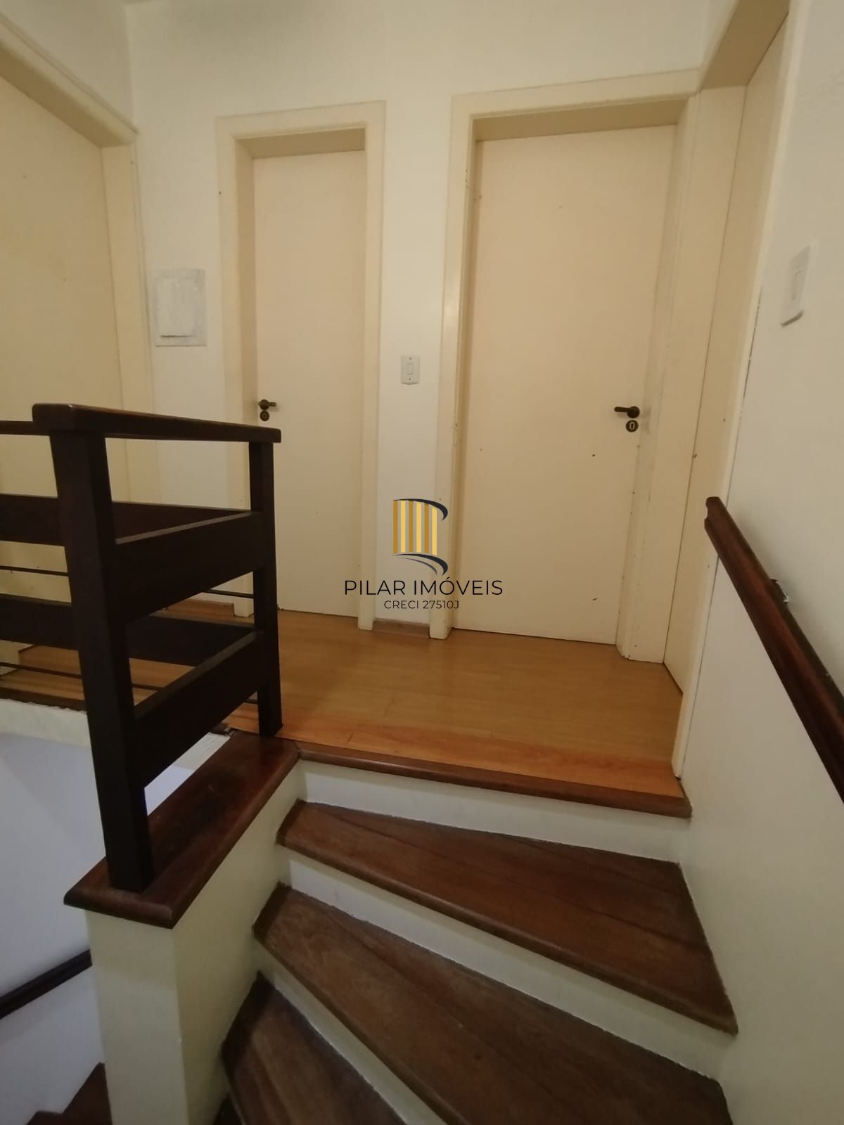 Casa com 03 quartos e 01 vaga no Bairro Cristal