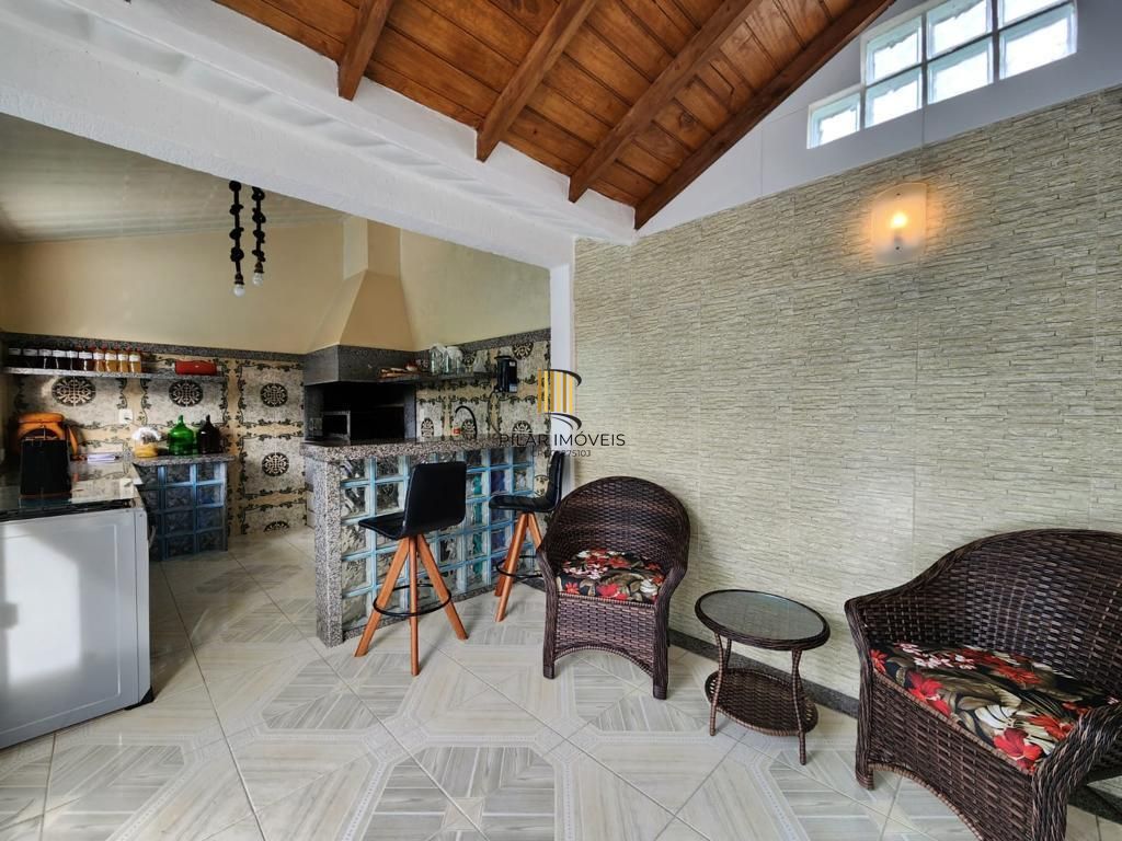 Casa 3 dormitórios, 1 suite, lareira, 2 vagas de garagem, piscina, bairro Mariápolis, Osório-RS