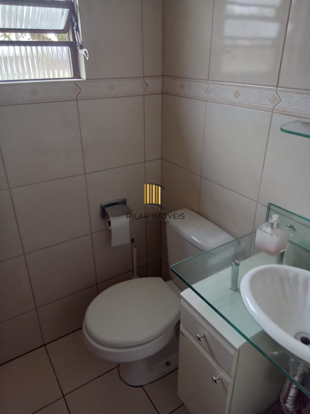 Casa com 3 dormitórios suíte , garagem para 3 carros !