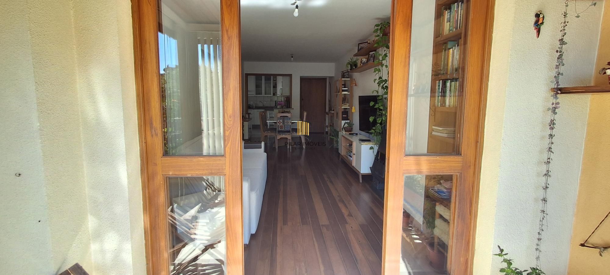 Apartamento com 03 quartos e 01 vaga escriturada no Bairro Tristeza