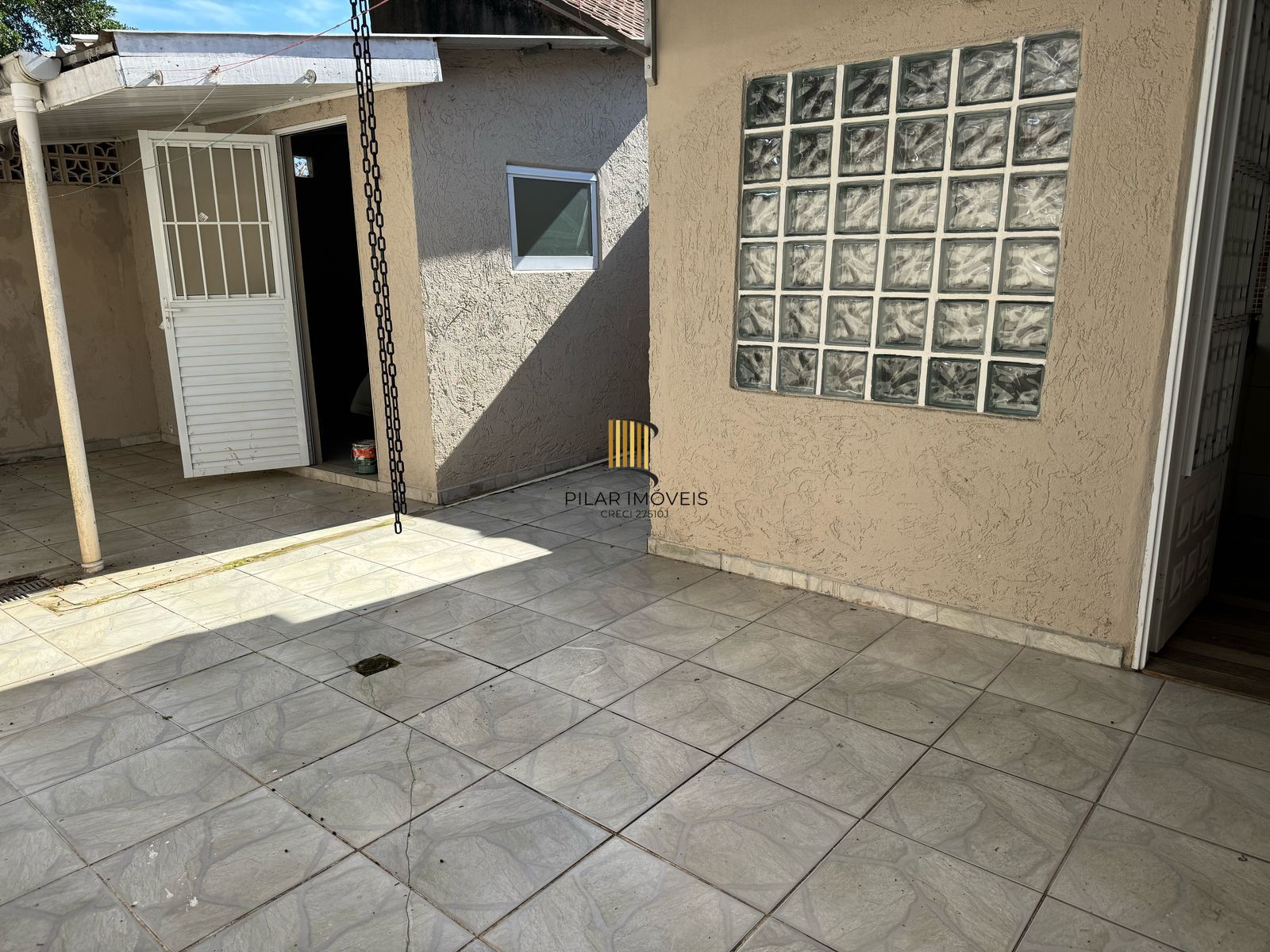 Casa com 02 quartos e 02 vagas no Bairro Hípica