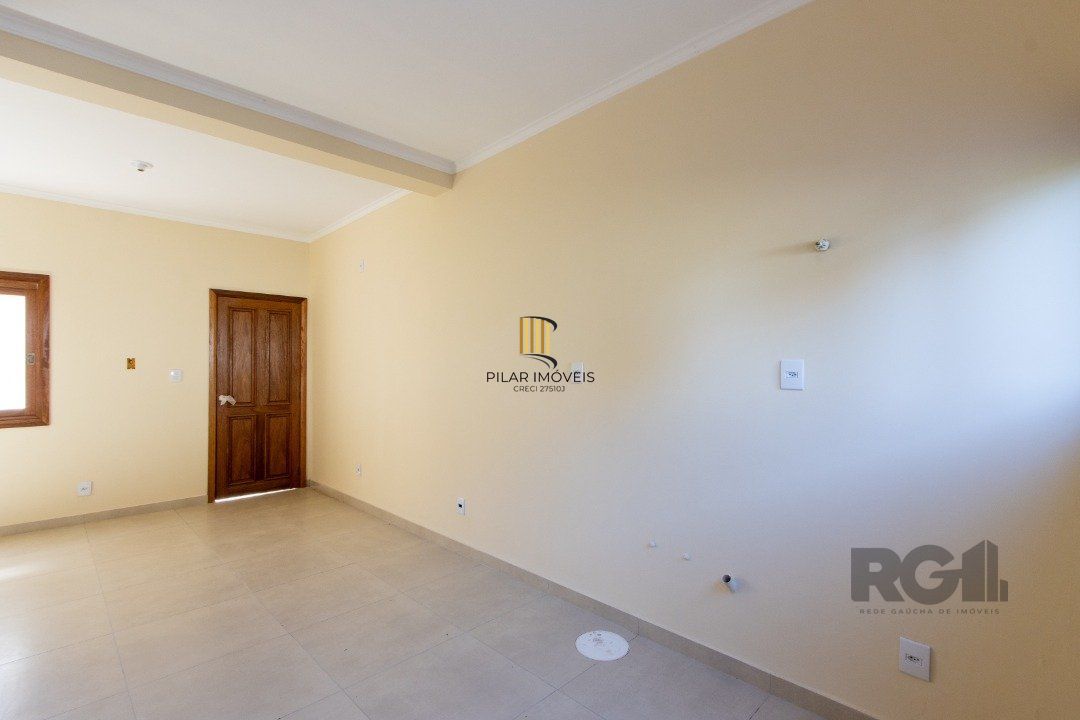 LINDA CASA EM CONDOMÍNIO JUNTO À NATUREZA