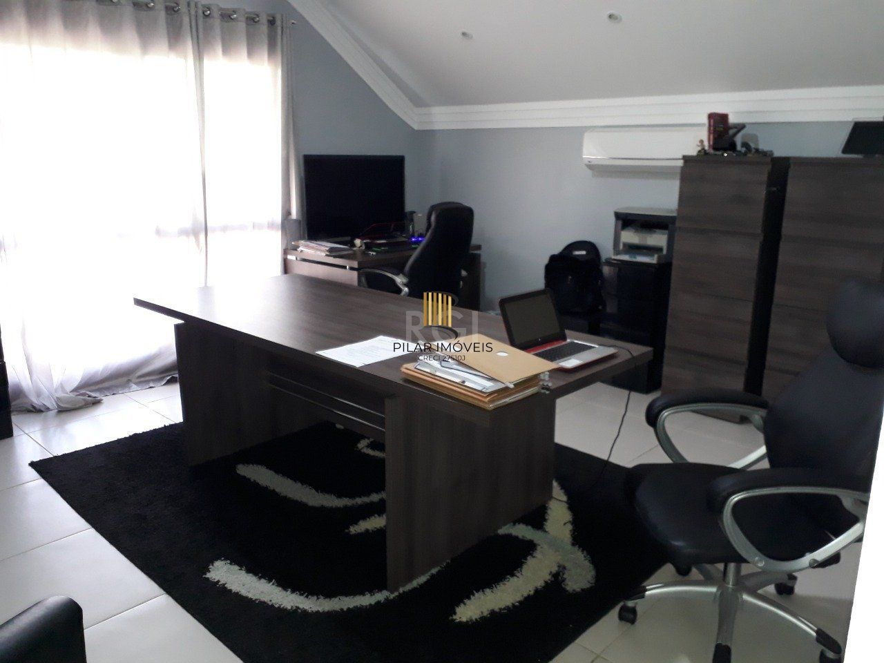 Casa para Venda - 272m², 3 dormitórios, sendo 1 suítes, 2 vagas - Hípica