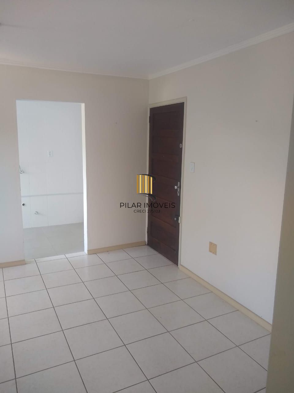 Apartamento com 02 quartos e 01 vaga escriturada no Bairro Rubem Berta